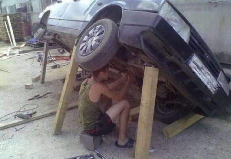 Bikin Deg-Degan, 3 Pekerja Ini Abaikan SOP Keselamatan